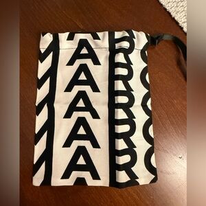 🖤Authentic Marc Jacobs dust bag. Drawstring jewelry bag. Iconic blk & wht print
